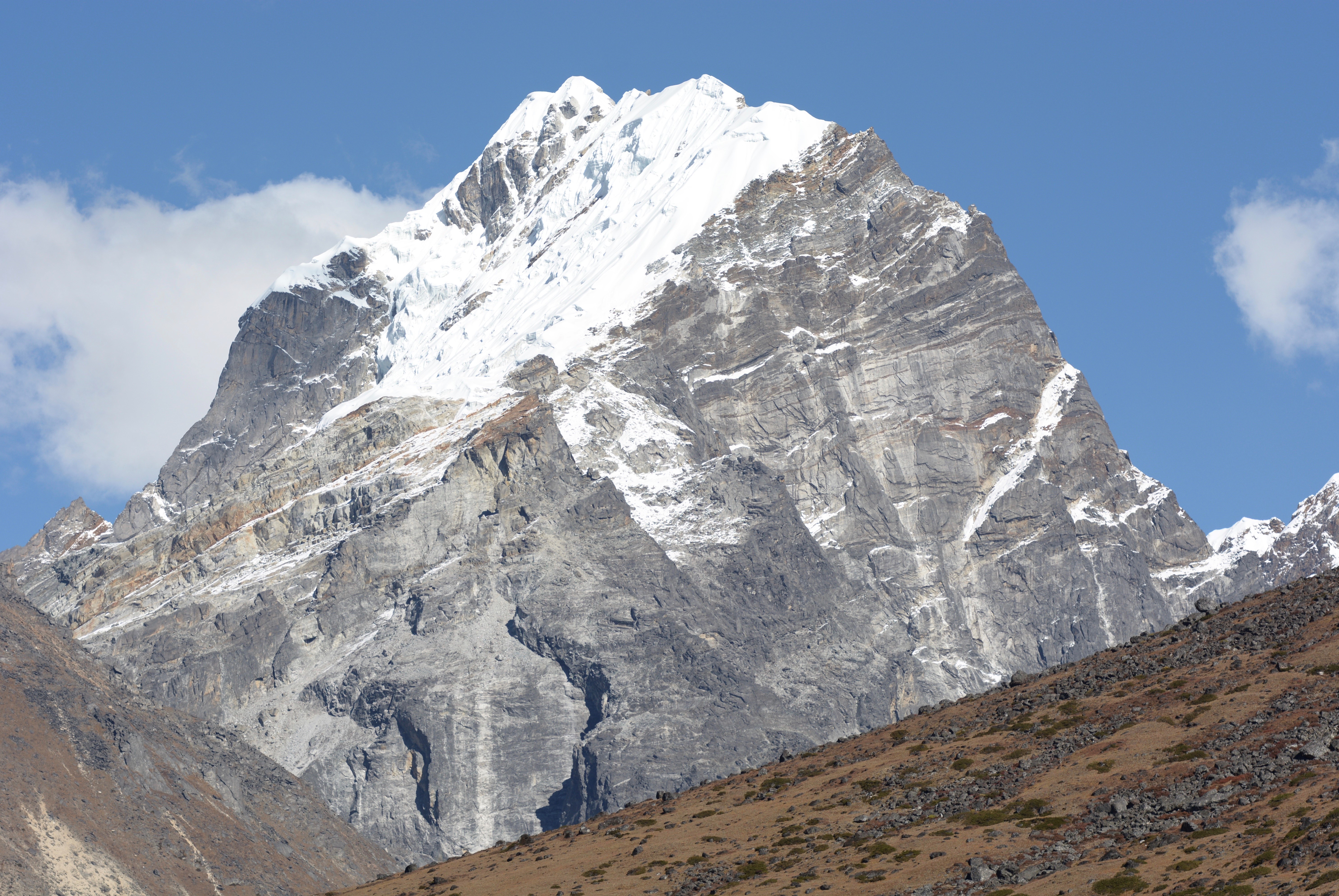 Lobuche Peak pic